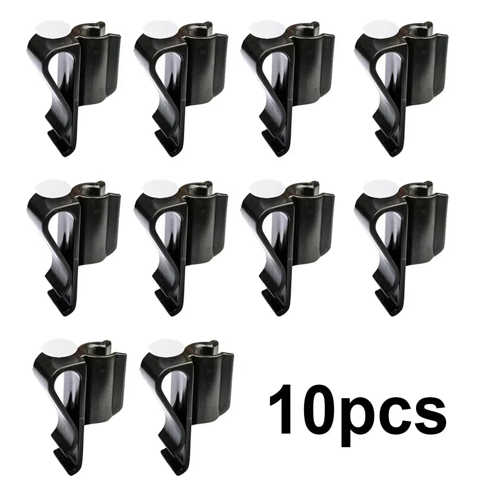 Golf putter clips attached to bag